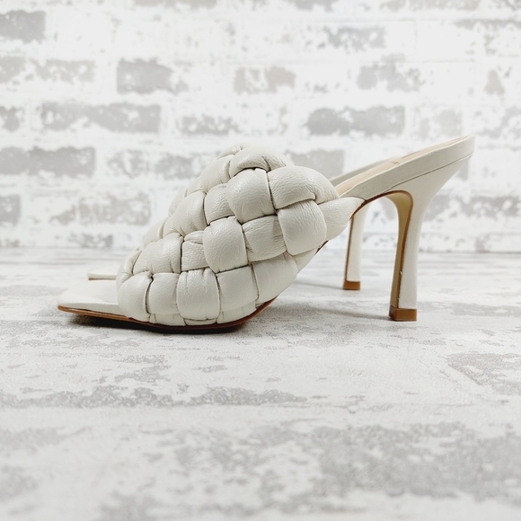 New Marc Fisher DAKINA White Leather SQUARE TOE SLIDE Sandals M946 - Picture 1 of 14